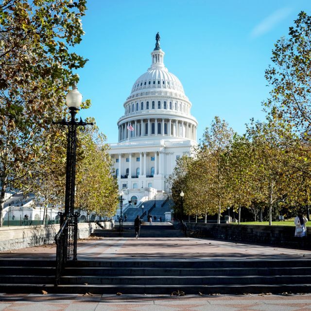 2 For 1! DC Highlights & Arlington Cemetery Tour Bundle - U.S. Capitol Grounds and White House Stops: Best for First-Timers
