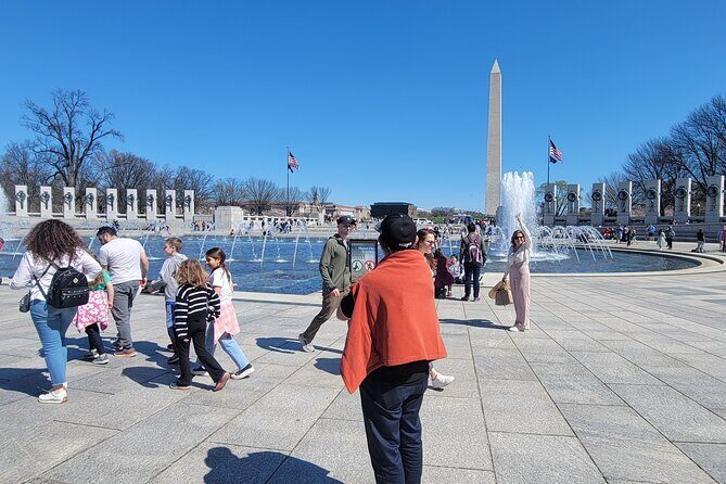 4-Hour Guided Tour in Spanish to Discover Washington DC - Marine Corps War Memorial and Lincoln Memorial: WWII and Civilian Power