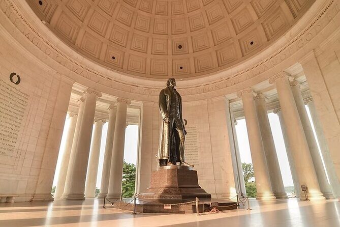 4-Hr DC Monuments Small Group Sightseeing Guided Tour - FDR and MLK at the Tidal Basin: Perseverance Meets Purpose