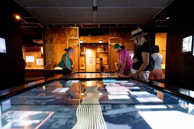 America’s 250th VIP Tour: Archives, Portraits & History 6 ppl Max - National Museum of American History: Presidents, Inventors, Civil Rights, Democracy