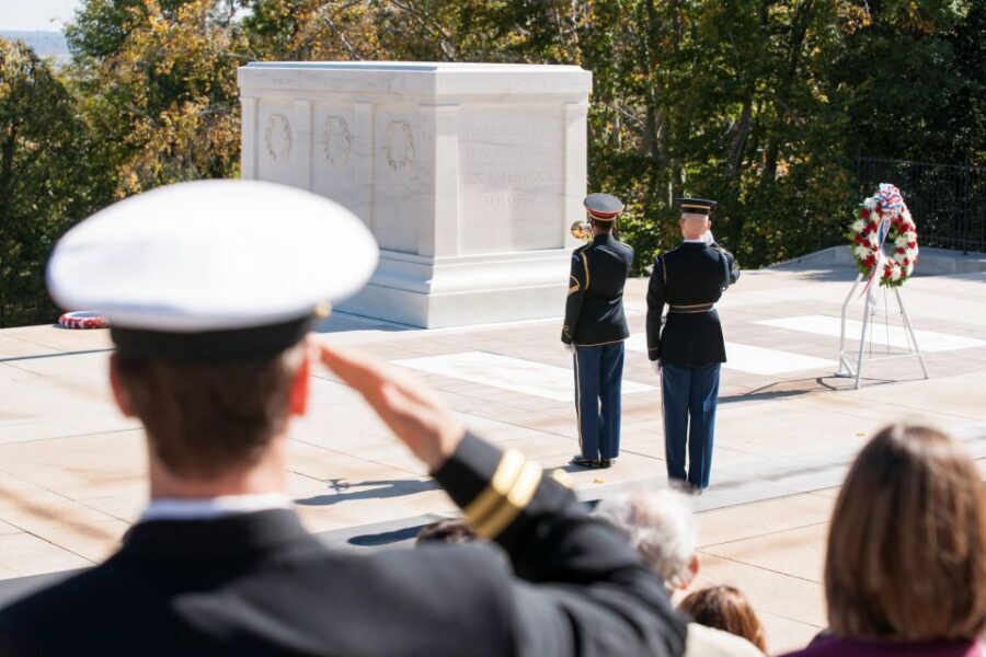 Arlington Cementary & Guard Ceremony with Iowa Jima Memorial - U.S. Navy Memorial Plaza: one big memorial and a quick education stop