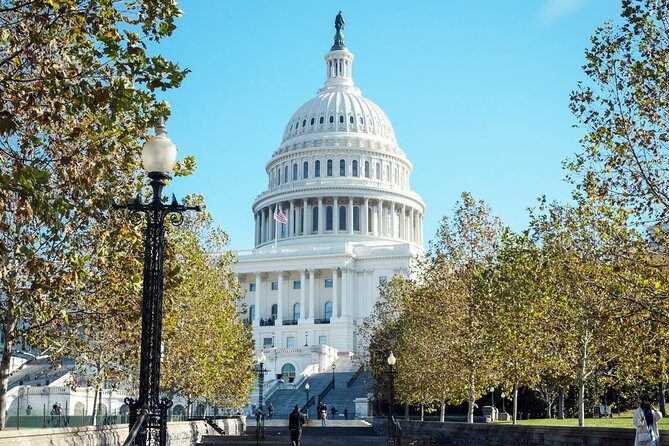 Arlington Cemetery and DC Highlights Tour - The Arlington National Cemetery Trolley Plan (and Your ID Check)