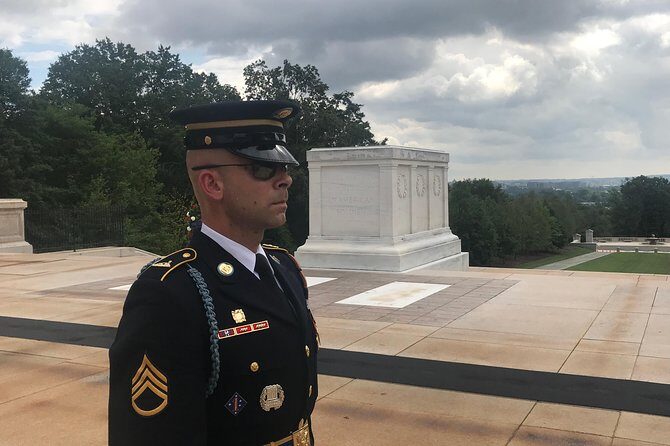 Arlington Cemetery Private Tour - Tomb of the Unknowns: watching the changing of the guard the calm way