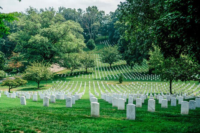 Arlington Cemetery with Changing of Guards & Tomb Unknown Soldier - The Tomb of the Unknown Soldier and Changing of the Guards moment