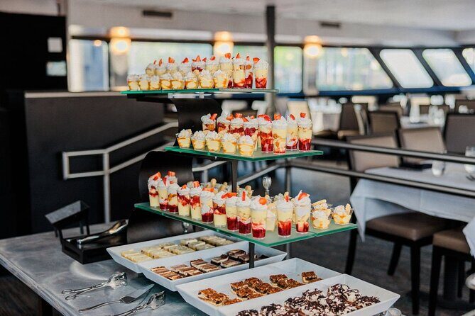 City Cruises Washington DC: Signature Mimosa Brunch Cruise - Lincoln Memorial: A Classic Stop With a Fresh Perspective
