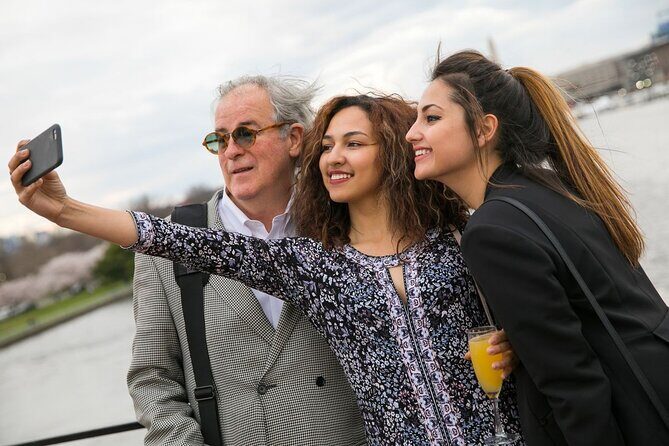 City Cruises Washington DC: Signature Mimosa Brunch Cruise - Washington Monument Views: Why the River Angle Works