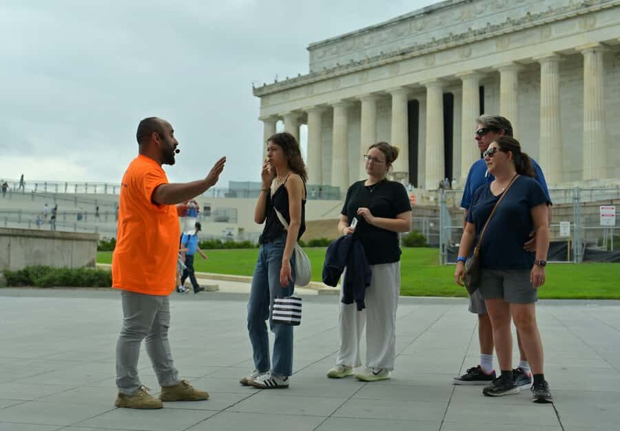 D.C: Monuments & History Guided Open-Air Bus Tour-Day &Night - Key Points to Know Before You Ride