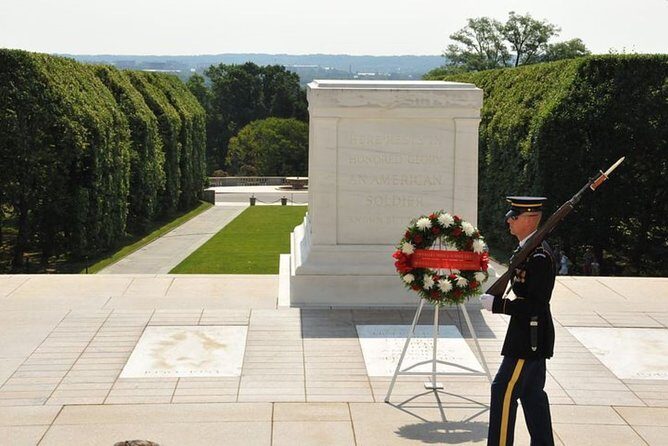 Day or Night National Mall Bus Tour with Arlington Cemetery Walk - When the 3-hour DC bus upgrade makes sense