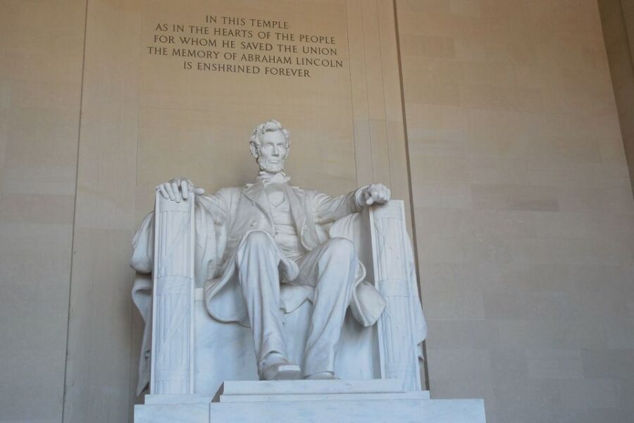 DC Bus Tour with Optional Washington Monument or Air & Space - World War II to Vietnam Women’s Memorial: The Stops That Need a Walk