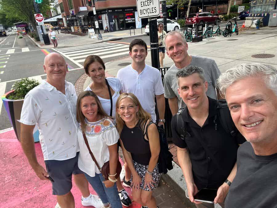 DC: Evening Local Neighborhood Food Tour with DrinkEatWalk - Meeting point at 17th & Q NW: how to find your group fast