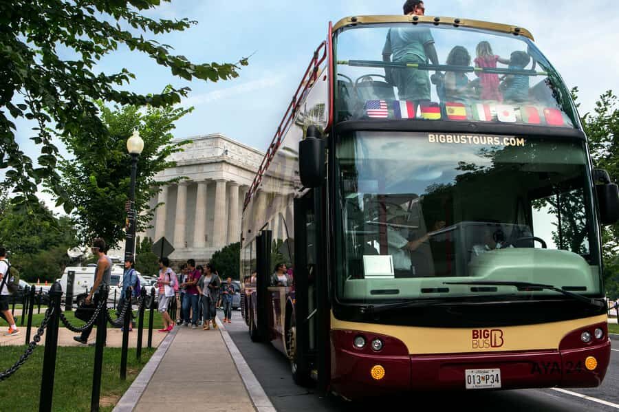 DC: Hop-on Hop-off Tour by Open-top Bus with 17 Stops - The Route Setup: 17 Stops, Multiple Start Options, and How Not to Miss Your Bus