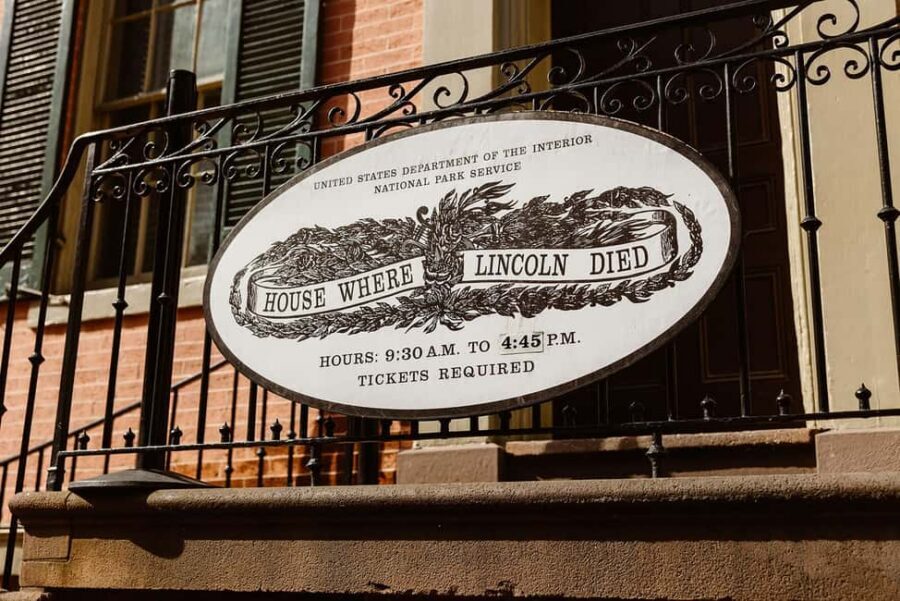 DC: Lincoln's Assassination 2 Hour Nighttime Walking Tour - Old Post Office Museum area: Visualizing 1865 with historic photos