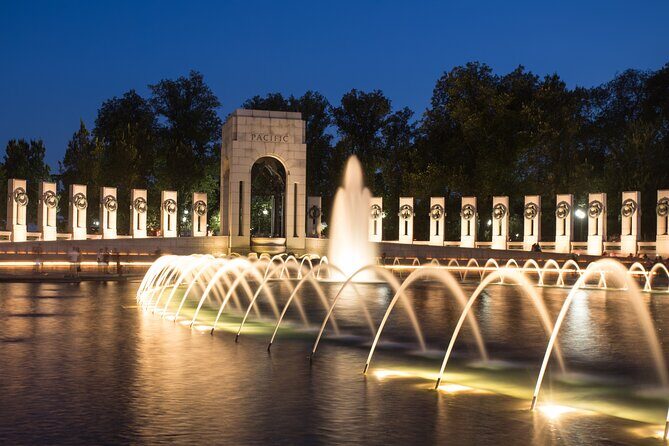 DC Monuments by Moonlight: Small Group Walking Tour - Stop 3: Vietnam Veterans Memorial—how the memorial is organized