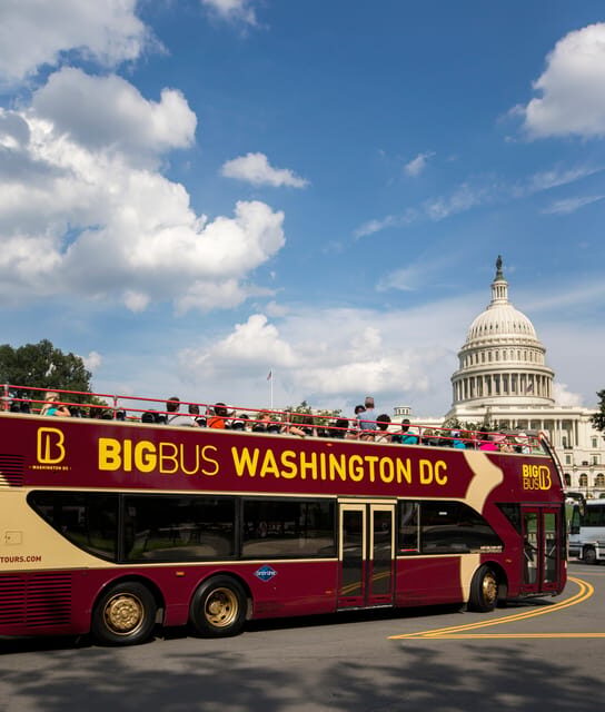 DC: Monuments & Memorials Sunset Tour by Open-top Bus - Guides and onboard audio: what actually makes the experience better