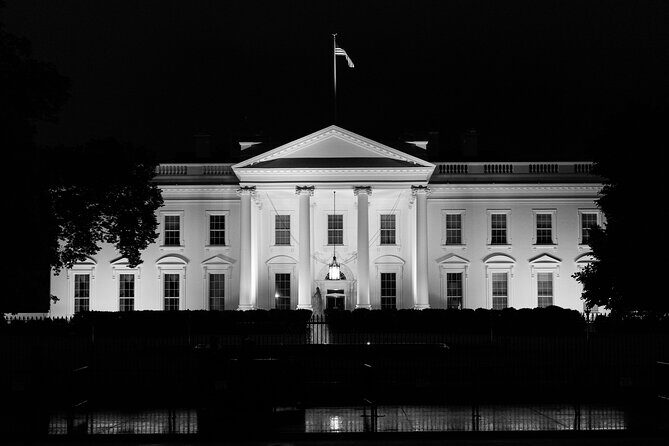 DC Monuments Small Group Guided Night Tour 3 Hours - After 7 p.m., DC becomes a different kind of sightseeing
