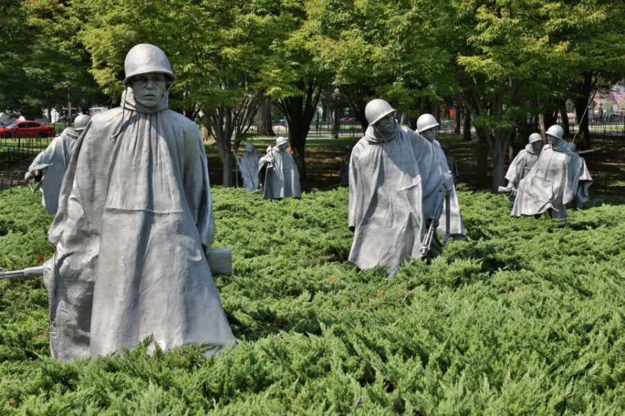 DC Monuments: Small Groups, Big Ideas Walking Tour - Why This National Mall Tour Feels Different Than the Usual Sit-Here-and-Read