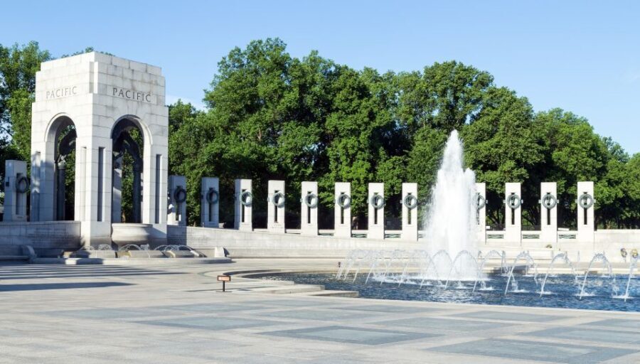 DC Monuments: Small Groups, Big Ideas Walking Tour - Meeting Shelley at 17th St. SW: Get Your Bearings Fast