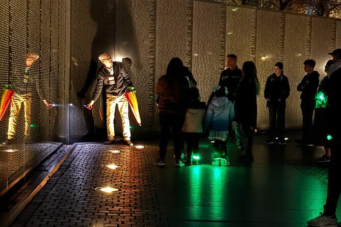 DC Night Tour With Magic LED- Pick Up/Drop, Snacks, LED Bracelets - Stop-by-stop on the illuminated National Mall route