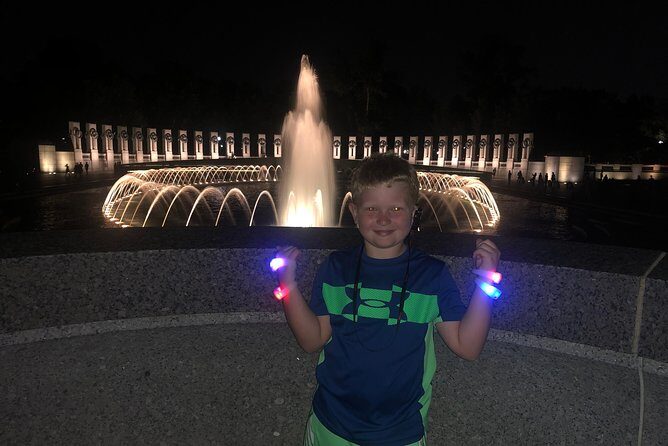 DC Night Tour With Magic LED- Pick Up/Drop, Snacks, LED Bracelets - Weather: when “night” becomes “wet night”