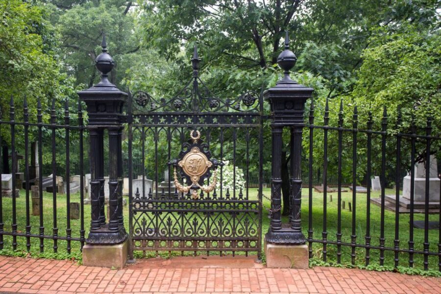 DC: Private Day Trip to Thomas Jefferson’s Monticello Estate - The gardens and Blue Ridge Mountains views that shape the visit