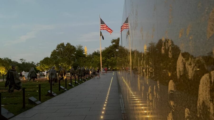 DC:Small Group Sunset Tour . - Abraham Lincoln Memorial: Seeing It From the Base