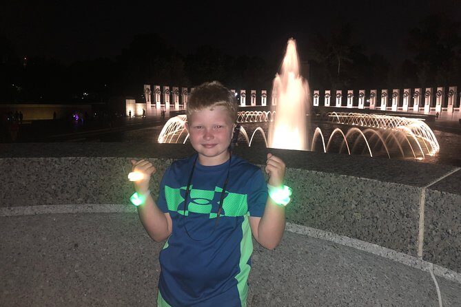 Discounted DC Night Tour With Magic LED- Snacks, LED Bracelets - U.S. Capitol Dome and the WWII Memorial’s Powerful Layout