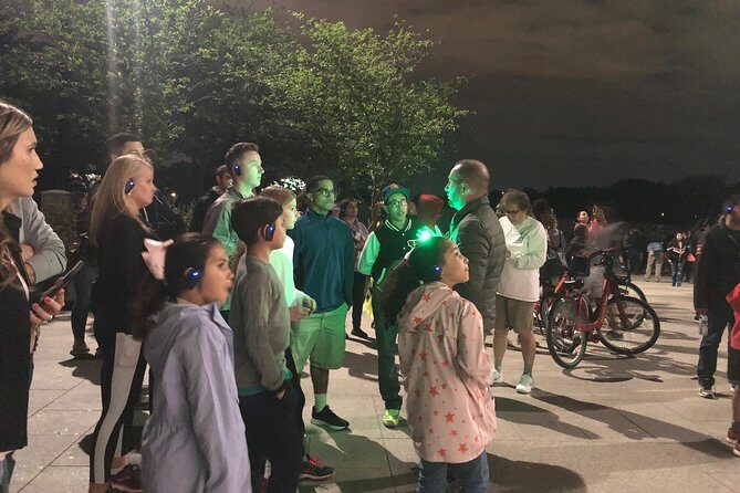 Discounted DC Night Tour With Magic LED- Snacks, LED Bracelets - MLK Jr. Memorial and Lincoln Memorial: Civil Rights at Night
