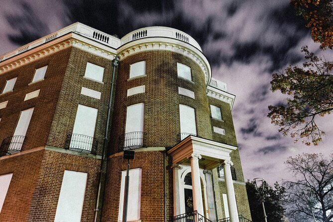 Dreaded Dead Descent of the District: DC Ghost Tour - Who your guide is changes your experience