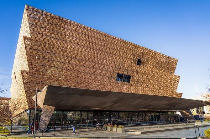 Essential Smithsonian Tour with NMAAHC Timed Entry - How this 3-hour Smithsonian route saves your brain