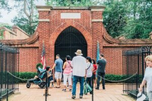 George Washington's Mount Vernon & Old Alexandria Half-Day Guided Tour from DC - George Washington Memorial Parkway drive: free scenic context
