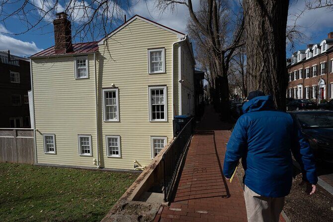 Georgetown Walking Tour: Spies, Presidents, and Exorcist Steps - Stop 6: 1523 34th St NW and the Conspiracy-Scandal Thread