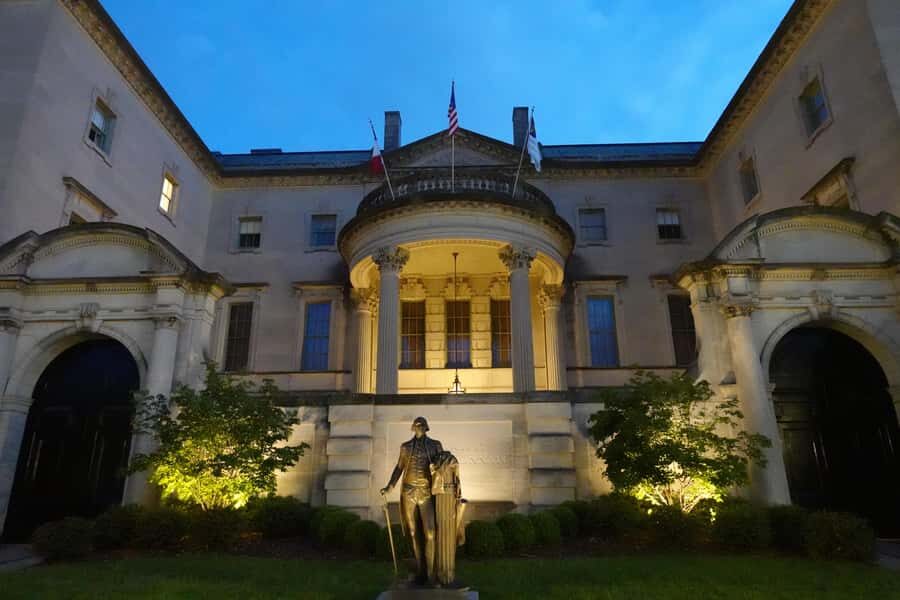 Gilded Age DC: Scandal, Secrets & Spirits of Dupont Circle - Who this tour suits best