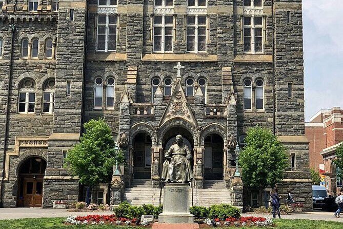 Historic Georgetown: History, Gossip, & Architecture Walking Tour - What the guides do so well (and why it feels different)