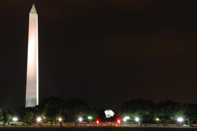 Holiday Lights Tour of Washington DC and Old Town Alexandria - Stop 1: United States Navy Memorial and Naval Heritage Center