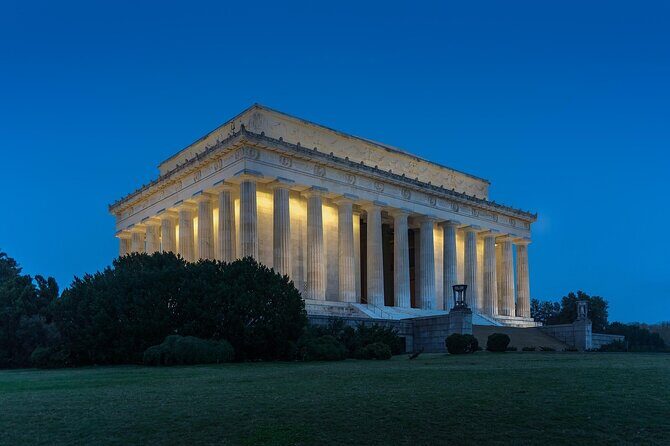 Monuments and Memorials Night Walking Tour - Lincoln Memorial: The Martin Luther King Jr. Connection You Might Miss