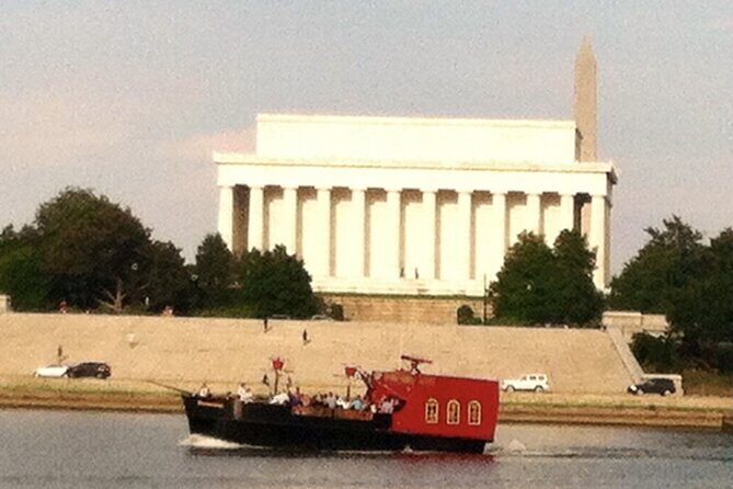 Narrated Sightseeing Boat Cruise along Potomac River in DC - Georgetown Waterfront Start: Green Space and Easy River Views