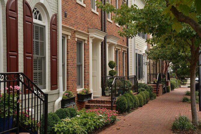 Old Town Alexandria in a Day with Round Trip Ferry Cruise - What makes the guide and pacing work
