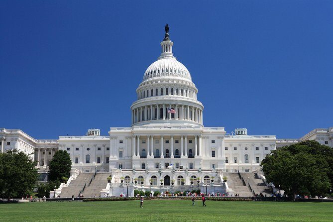 Private Customized Washington DC City Tour by Van - World War II Memorial: 20 minutes, serious mood, clean timing