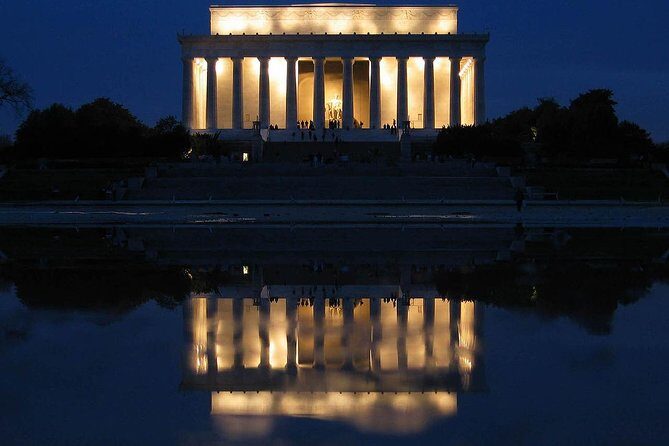 Private Night-Time Monuments Tour of DC for up to 10 Guests - Why DC monuments hit different after dark