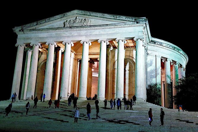 Private Night-Time Monuments Tour of DC for up to 10 Guests - Comfort and convenience: the air-conditioned vehicle and smart extras