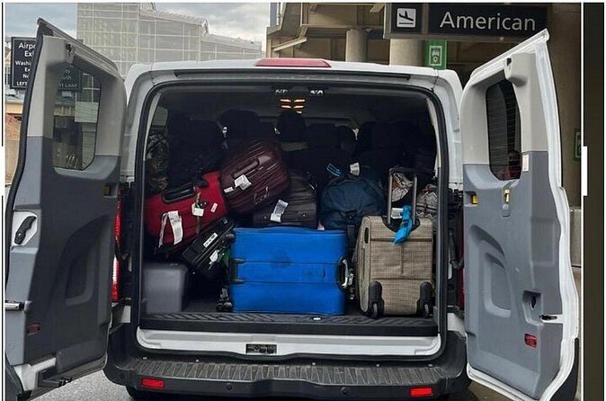 Private Ronald Reagan National Airport (DCA) transfer Round trip - Communication that reduces airport stress (and who’s behind it)
