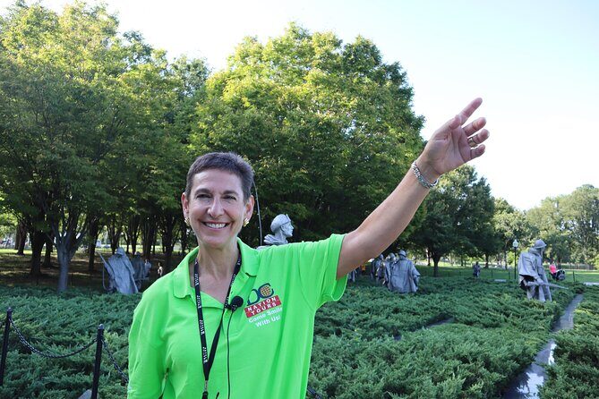 Private Tour In different languages - Vietnam Veterans Memorial: reading the symbols on the wall