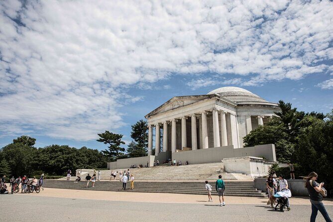 Private Washington D.C. Monuments Tour - World War II, Korean War, and Vietnam Veterans Memorials: the remembrance stretch