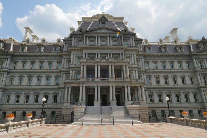 Private Washington DC Full Day Tour for up to 10 Guests - Lunch at L’Enfant Plaza (and How to Make the 45 Minutes Count)