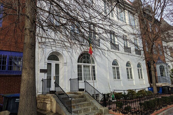 Residences of the Presidents Walking Tour: Dupont and Kalorama - Meeting at Krispy Kreme and the 2.5-Hour Flow