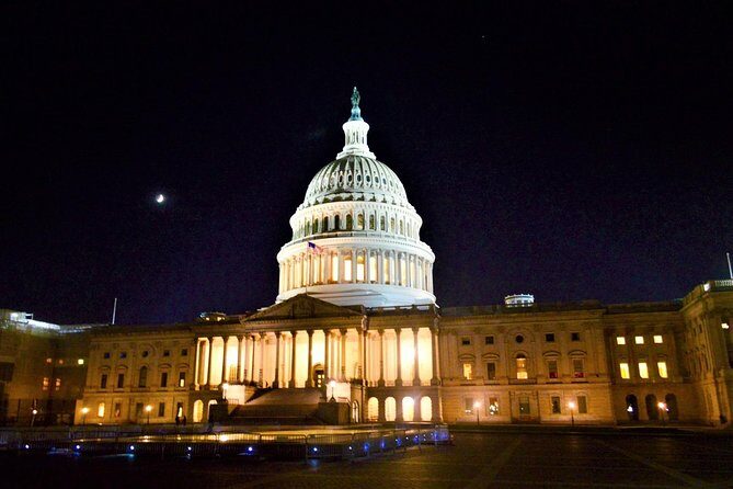 Small Group National Mall Night Tour with 10 Top Attractions - The 7:00 pm Flow: How the Evening Stays Comfortable