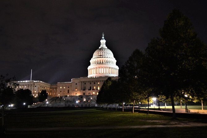 Small Group National Mall Night Tour with 10 Top Attractions - Capitol Reflecting Pool: Short, Photogenic, and Worth the Quick Walk