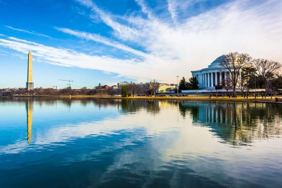 Washington D.C. 1 Day Tour from New York City - Lincoln Memorial and Vietnam Veterans Memorial: reflection time that lands