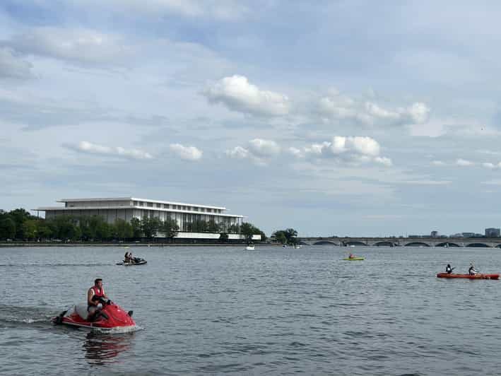 Washington D.C: Acquired Taste Food Tour in Georgetown - Four Tastings in 90 Minutes: How the Food Part Feels