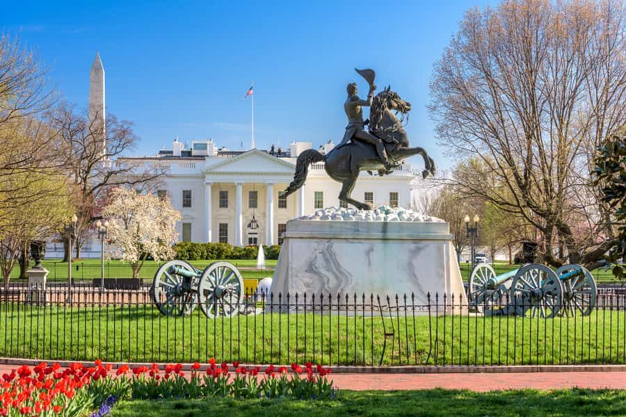 Washington, D.C.: History Tour Pub Crawl - Stop One: Your first DC bar stop and how the guide sets the tone
